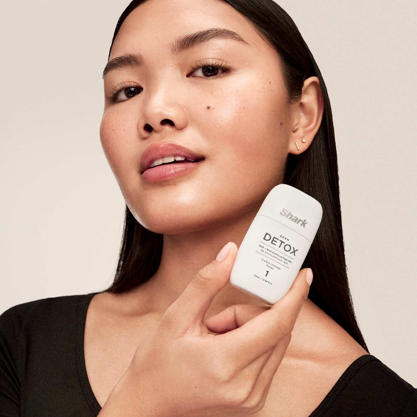 Shark FacialPro Glow & Depuffi Facial System Bundle - Image 3