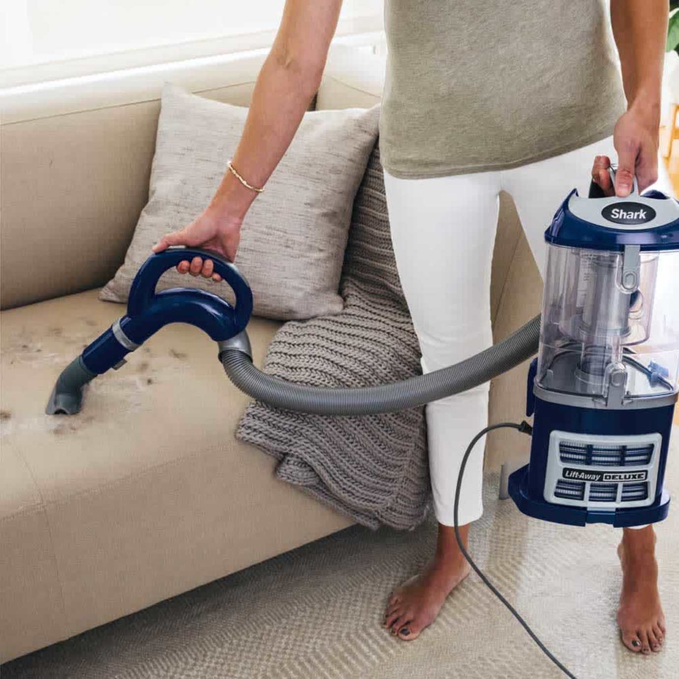 Shark-Ninja Navigator Deluxe Upright Vacuum - Image 5