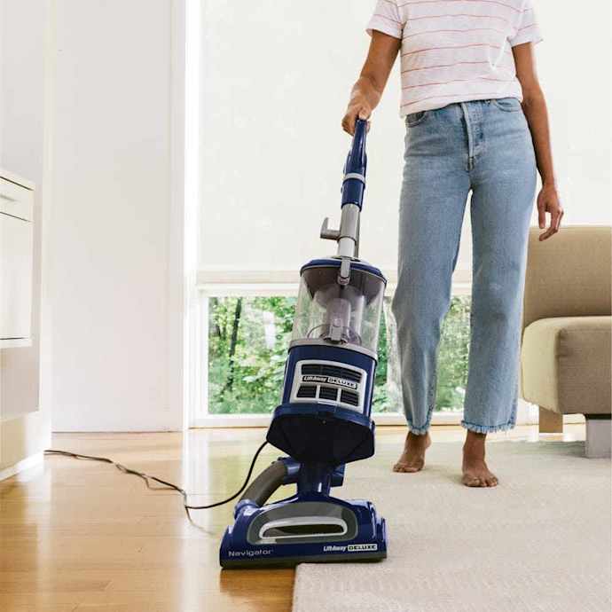 Shark-Ninja Navigator Deluxe Upright Vacuum - Image 15