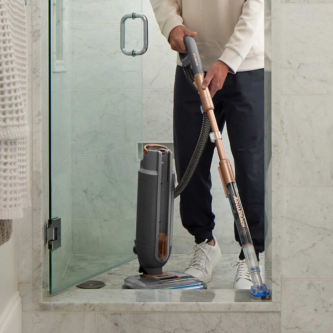 Shark AquaReach Pro Floor to Ceiling Vacuum Mop, Premium Bundle - Image 12